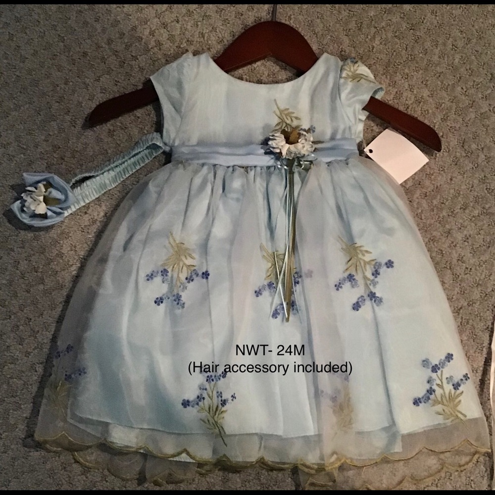 NWT- Beautiful Blue dress w/ flower detail